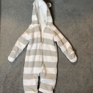Old Navy Snowsuit Unisex.
